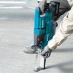 Makita GRH07M1W Action Shot (downward drilling)